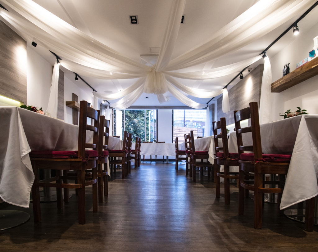 Un sí íntimo, lleno de café y de detalles — detalle 1
