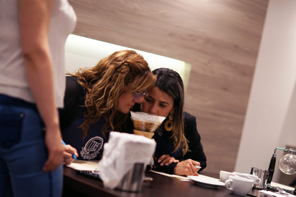 Brunch corporativo con catación de café y amasijos en Cob's Café